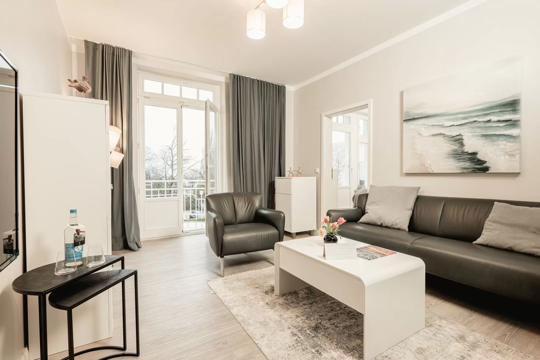 Wohnzimmer zu Balkon
