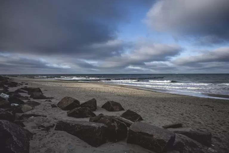 Ostseeurlaub - Strand im Schatten