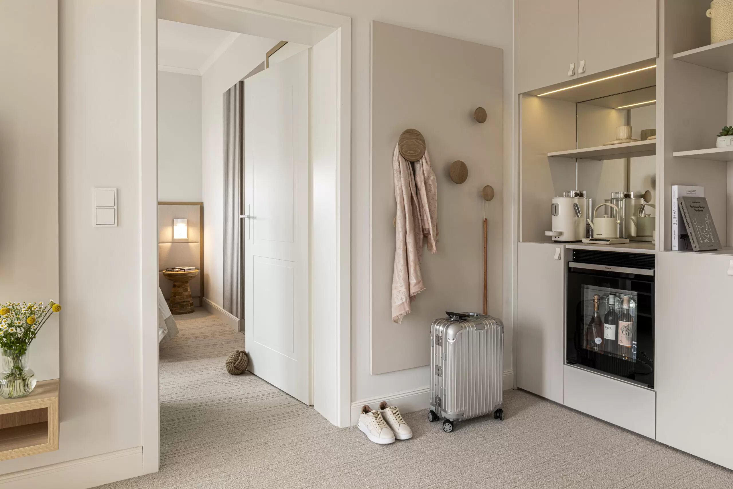 Minibar & Garderobe